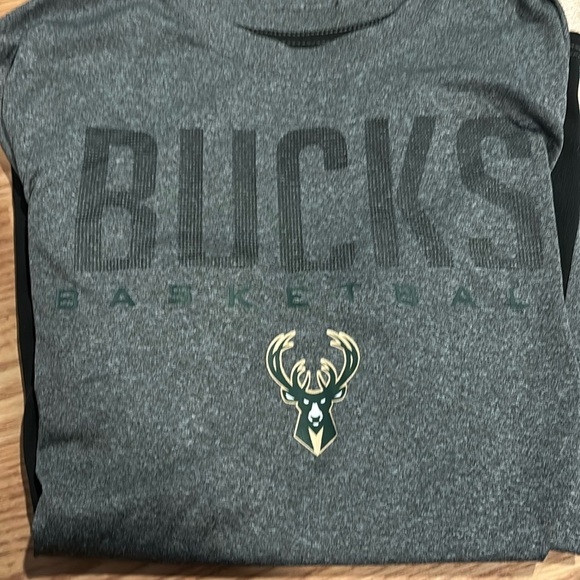 Milwaukee Bucks Basketball NBA tee shirt size medium - Picture 2 of 4